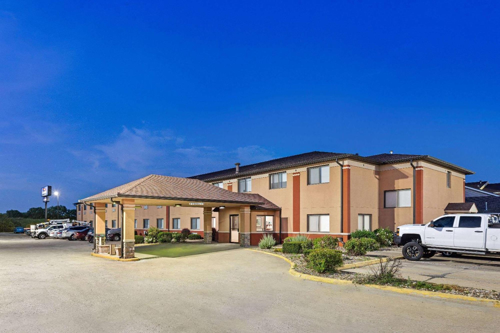 Hotel Baymont By Wyndham Waterloo Exterior foto